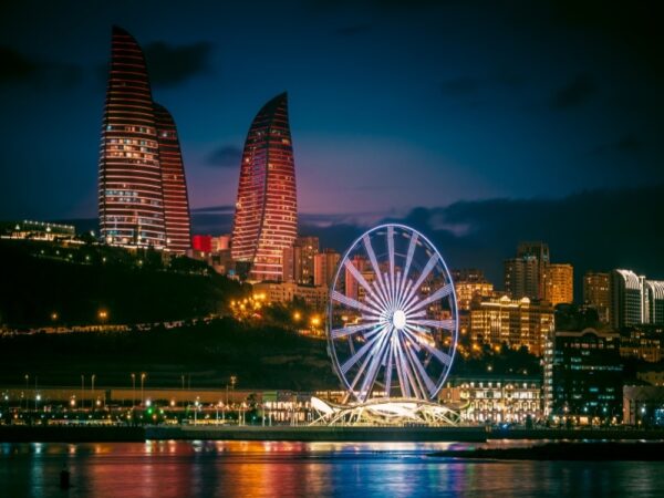 Holidayme-baku-Land-of-fire-5-awesome-places-to-visit-in-Azerbaijan-shutterstock-748684810 عرض أذربيجان | 7 أيام